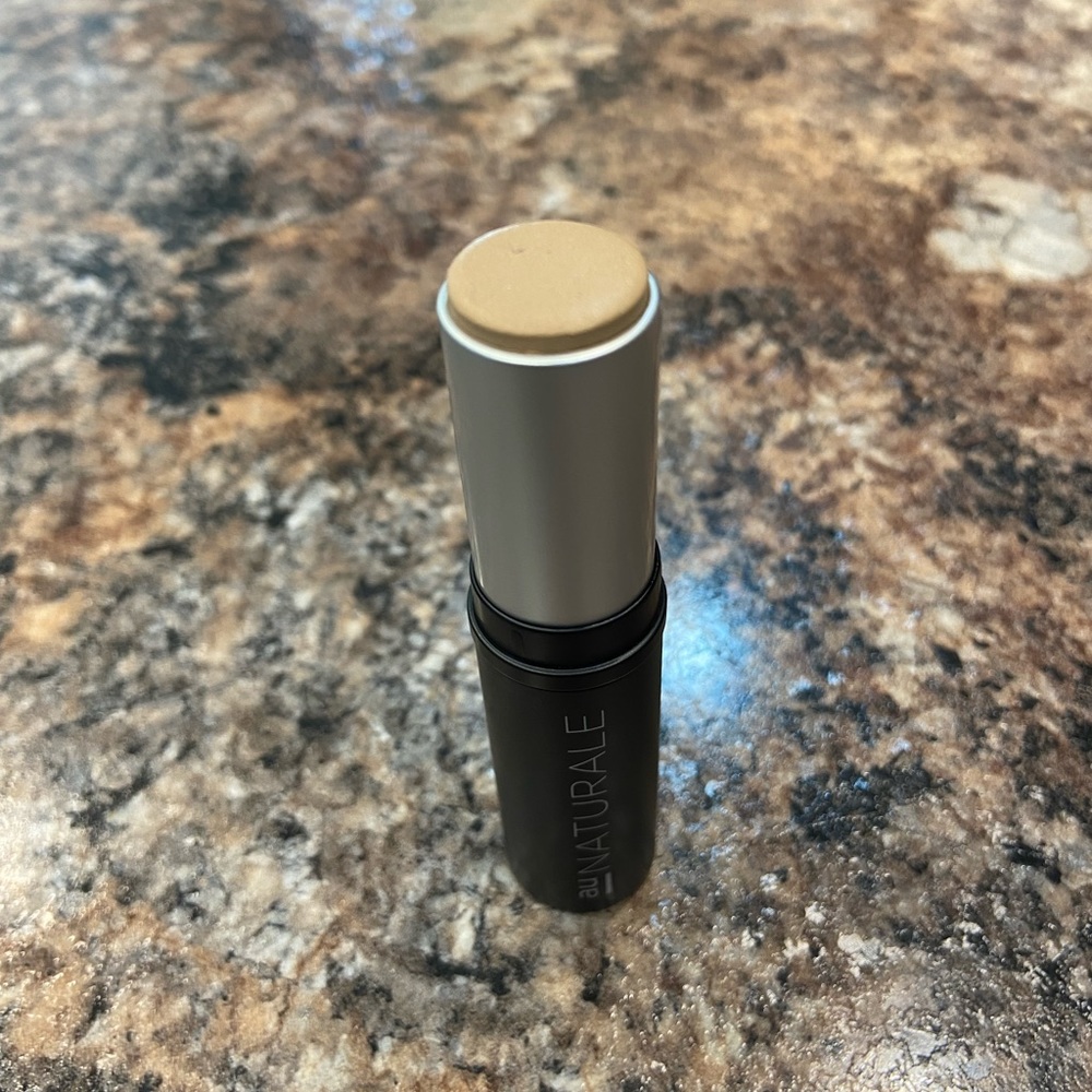 Au naturale zero gravity c2p foundation shade Lucia.